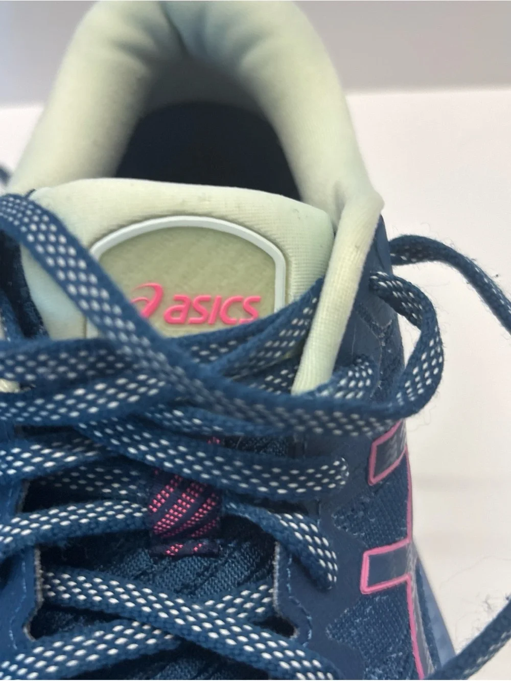 ASICS Gel Kayano 27 Women's blue Running Shoe with Pink Accents size 11